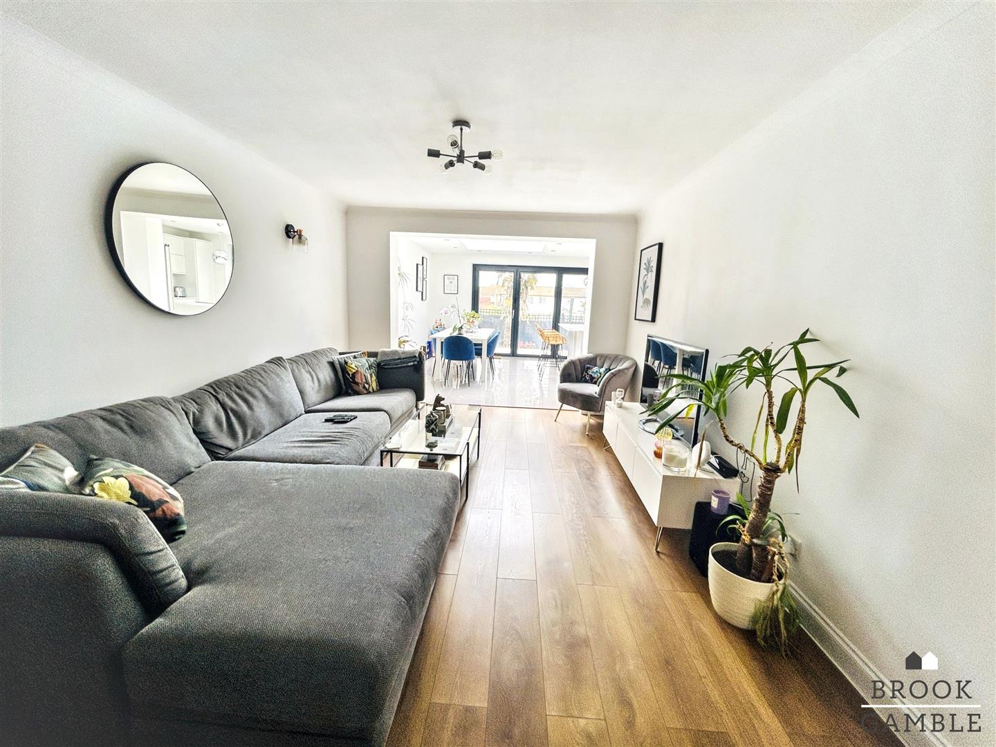 4 Bedroom House - Detached. Northbourne Road in Eastbourne, East Sussex 14